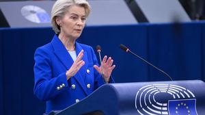EU-Kommissionspräsidentin Ursula von der Leyen hatte sich bereits im Juli einem Misstrauensvotum stellen müssen. (Archivbild)