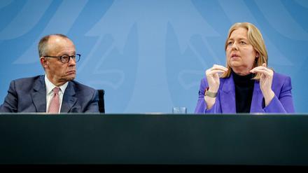 Kanzler Friedrich Merz (CDU) und Arbeitsministerin Bärbel Bas (SPD) haben lange um das Bürgergeld gerungen.