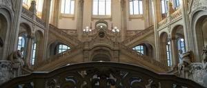 Nach Raubüberfällen unter Einsatz von K.-o.-Tropfen stehen zwei junge Männer vor Gericht. (Symbolfoto) 