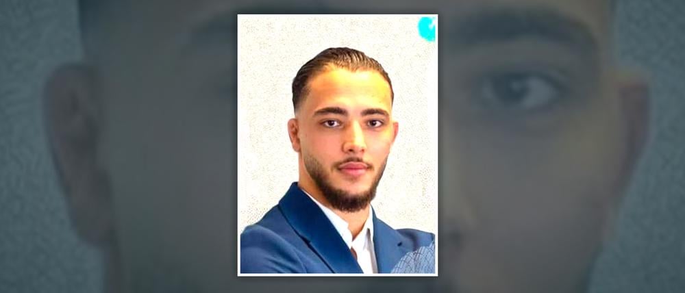 Die Polizei sucht diesen Unbekannten, der in Potsdam einen Mann betrog.