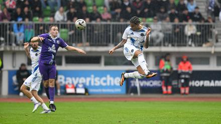 Sidney Friede (re.) hat mit Delay Sports zuletzt ein Testspiel gegen den Oberligisten Eintracht Bamberg gewonnen.