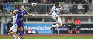 Sidney Friede (re.) hat mit Delay Sports zuletzt ein Testspiel gegen den Oberligisten Eintracht Bamberg gewonnen.