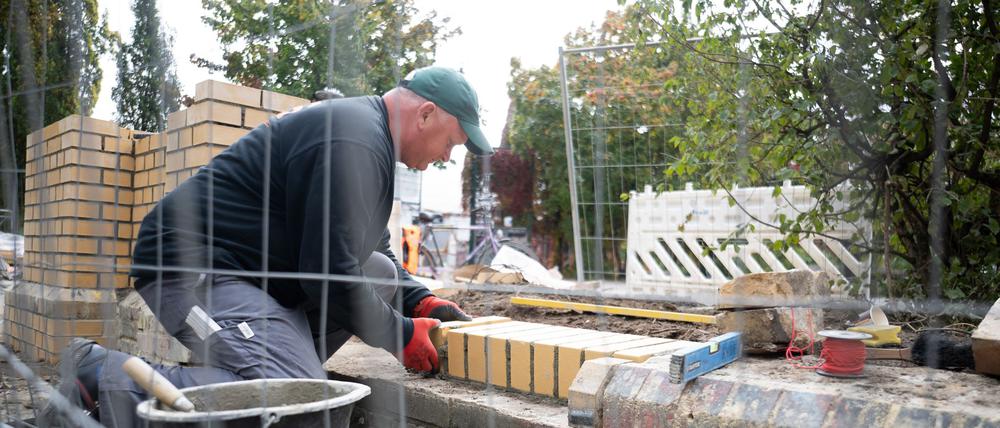 Es geht voran mit den Bauarbeiten: Bis Jahresende soll der Görlitzer Park umzäunt sein.