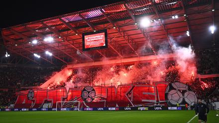 Der Pyrotechnik-Einsatz der eigenen Fans beim Heimspiel gegen den FC Basel hat Konsequenzen für den SC Freiburg.