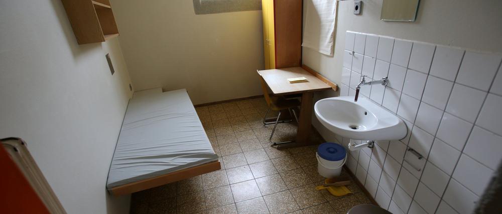 Eine Gefängniszelle in der JVA Landsberg (Bayern). Auch die Protagonistin im Falle aus Österreich müsste demnächst ins Gefängnis. (Symbolbild)