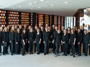 Der Hugo-Distler-Chor zählt um die 40 Mitglieder.  