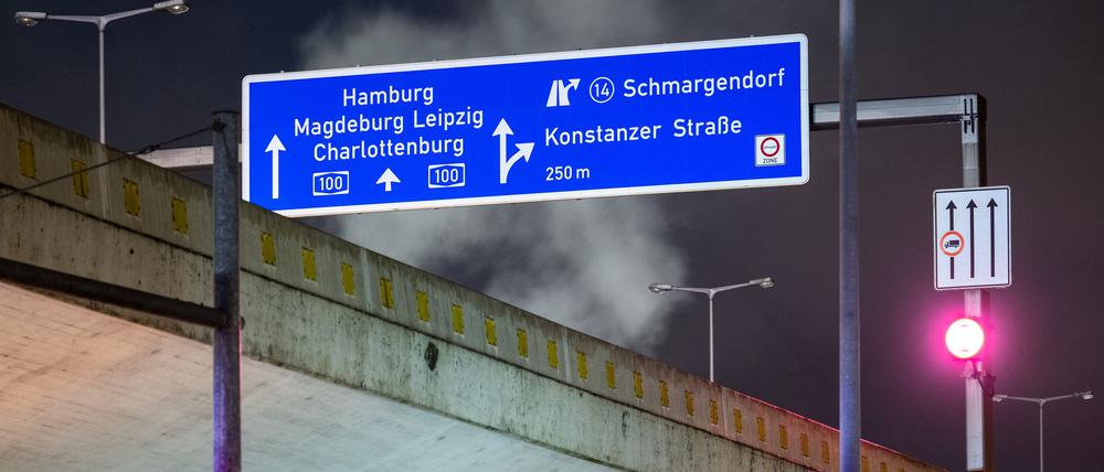 Erneut bereitet eine A100-Brücke in Berlin Probleme.