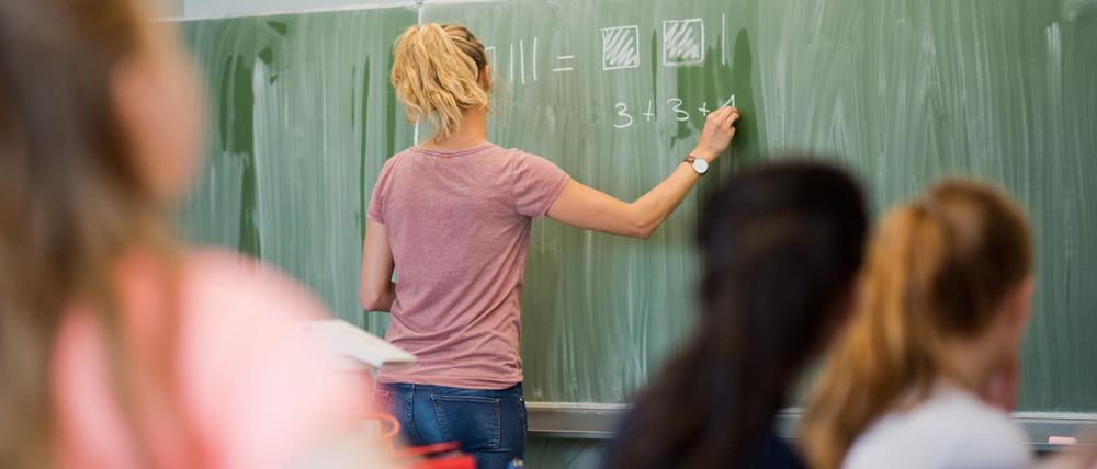 Das Stipendium soll Lehramtsstudierende für die Arbeit auf dem Land begeistern. (Symbolbild)