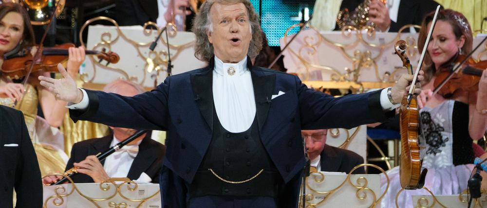 Walzermusik könne Menschen zum Swingen bringen, sagte der Dirigent. (Archivbild)