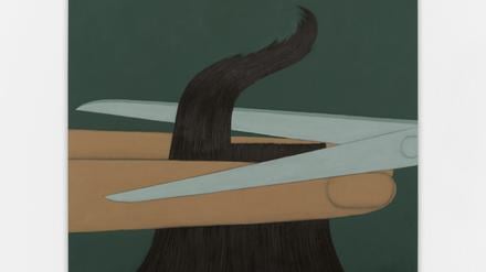 Das Bild „Haircut“ (2025) lädt den Alltag surreal auf.