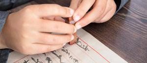 Asiatische Schriften studieren – wer braucht das noch in Zeiten von Übersetzungs-Apps?