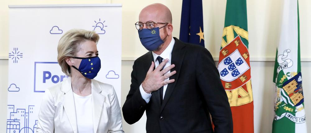 President of the European Council Charles Michel and President of the European Commission Ursula von der Leyen attend a ceremony to present the keys to the city of Porto at Porto City hall, Portugal, May 7, 2021. Estela Silva/Pool via REUTERS