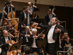 Daniele Gatti dirigiert die Berliner Philharmoniker.