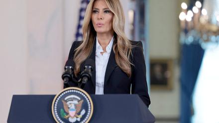 U.S. first lady Melania Trump makes an announcement about her and Russian President Vladimir Putin's communication regarding children impacted by the Russian war in Ukraine, from the Grand Foyer at the White House in Washington, D.C., U.S., October 10, 2025. REUTERS/Jessica Koscielniak