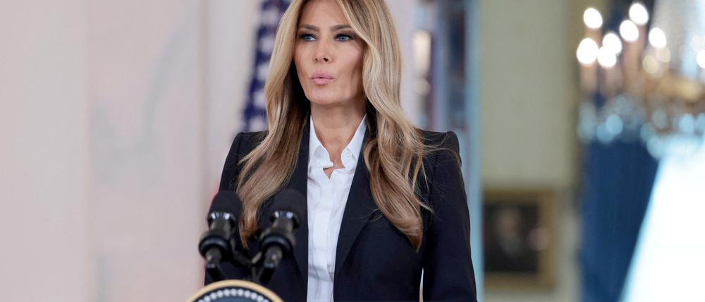 U.S. first lady Melania Trump makes an announcement about her and Russian President Vladimir Putin's communication regarding children impacted by the Russian war in Ukraine, from the Grand Foyer at the White House in Washington, D.C., U.S., October 10, 2025. REUTERS/Jessica Koscielniak
