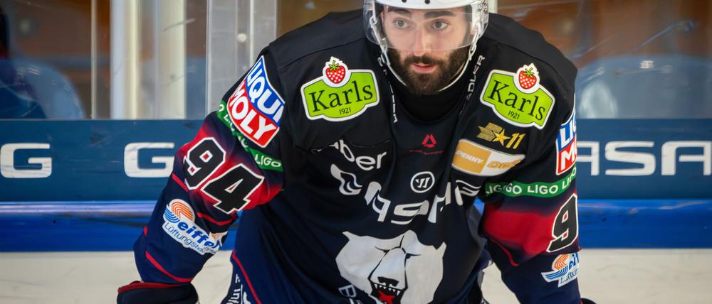 Angreifer Liam Kirk verwandelte beim Sieg der Eisbären Berlin in Frankfurt den entscheidenden Penalty. (Archivbild)