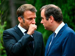 Frankreichs Präsident Emmanuel Macron (li.) musste mal wieder einen neuen Premierminister suchen – und entschied sich für den alten.