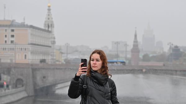 Westliche Messenger sind dem Kreml schon lange ein Dorn im Auge – nun gibt es eine russische Alternative. Um die App unters Volk zu bringen, greifen die Behörden zu perfiden Methoden.