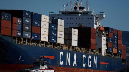 Ein Containerschiff.