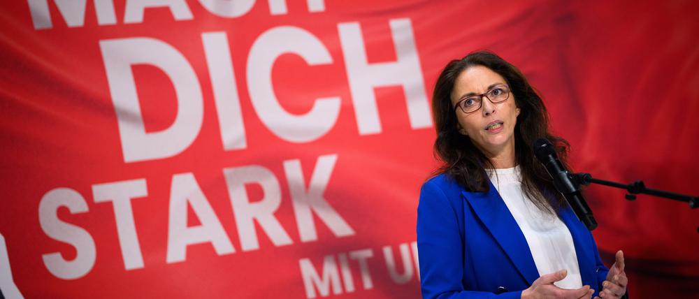„Pushen ein Mini-Problem zu einem Mega-Thema hoch“: Gewerkschafterin Fahimi hält die Debatte ums Bürgergeld für absurd. (Archivbild)
