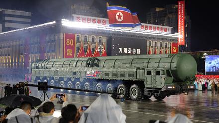 Nordkorea hat die neue Interkontinentalrakete „Hwasong-20“ vorgestellt.