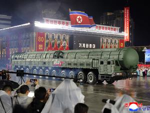 Nordkorea hat die neue Interkontinentalrakete „Hwasong-20“ vorgestellt.
