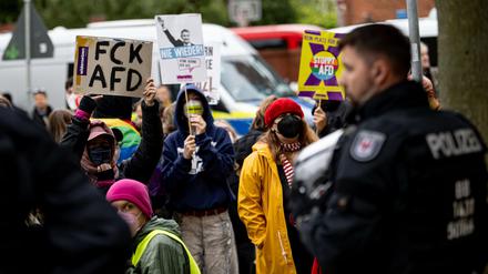 Die Berliner AfD trifft bei ihrem Parteitag in Jüterbog auf Protest.