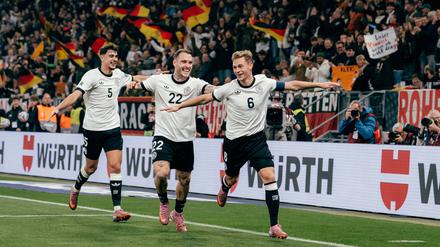 Bereit zum Abheben. In seinem 104. Länderspiel konnte sich Joshua Kimmich (rechts) erstmals als Doppeltorschütze feiern lassen.