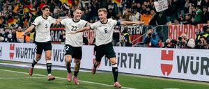 Bereit zum Abheben. In seinem 104. Länderspiel konnte sich Joshua Kimmich (rechts) erstmals als Doppeltorschütze feiern lassen. 