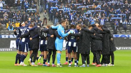 Tjark Ernst (im hellblauen Trikot) sticht in dieser Saison bei Hertha BSC nicht nur farblich heraus.