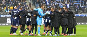 Tjark Ernst (im hellblauen Trikot) sticht in dieser Saison bei Hertha BSC nicht nur farblich heraus.