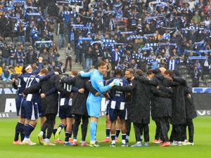 Tjark Ernst (im hellblauen Trikot) sticht in dieser Saison bei Hertha BSC nicht nur farblich heraus.