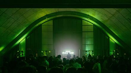Prada veranstaltet im „Victoria zu Berlin“ eine Cocktail-Party für das neue Männer-Parfüm „Paradigma“.