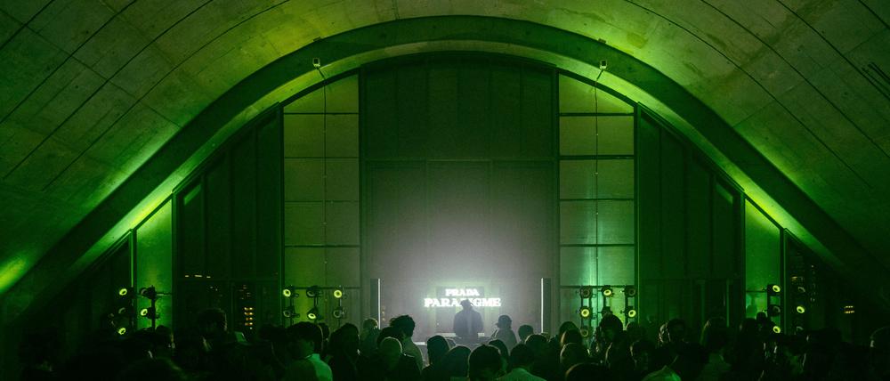 Prada veranstaltet im „Victoria zu Berlin“ eine Cocktail-Party für das neue Männer-Parfüm „Paradigma“.