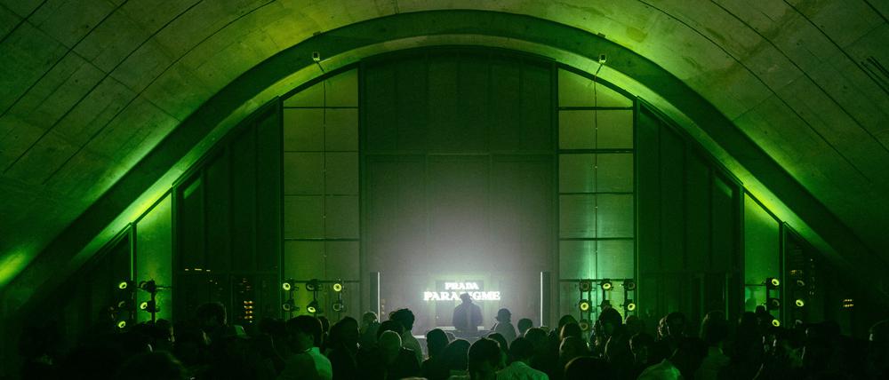 Prada veranstaltet im „Victoria zu Berlin“ eine Cocktail-Party für das neue Männer-Parfüm „Paradigma“.