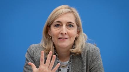 Ministerin Warken will Beitragserhöhungen abwenden. (Archivbild)