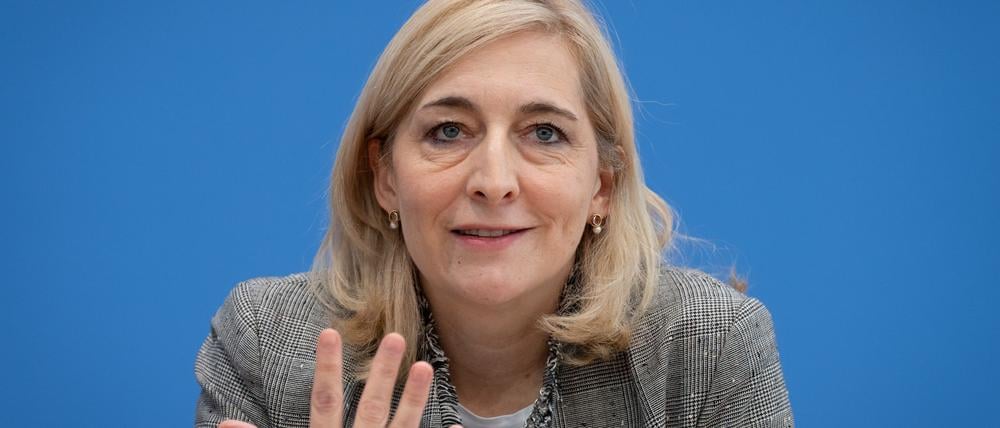 Ministerin Warken will Beitragserhöhungen abwenden. (Archivbild)