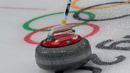 Die deutschen Curling-Frauen dürfen weiter von der Olympia-Teilnahme träumen. (Archivbild)