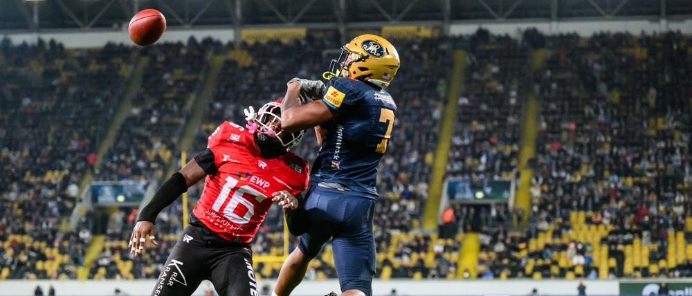 Die Potsdam Royals in Rot setzten sich erneut im Finale gegen die Dresden Monarchs durch.