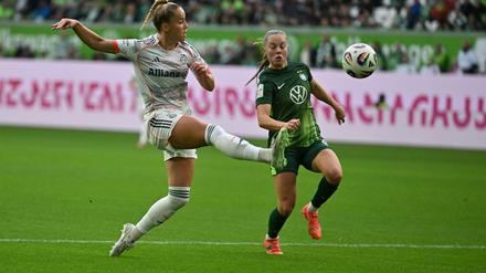 Energisch: Bayern-Star Giulia Gwinn (l).