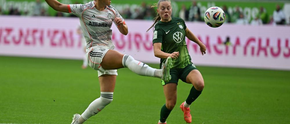 Energisch: Bayern-Star Giulia Gwinn (l).
