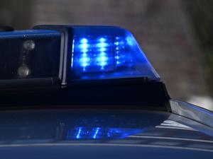 Ein Blaulicht auf einem Polizeifahrzeug.