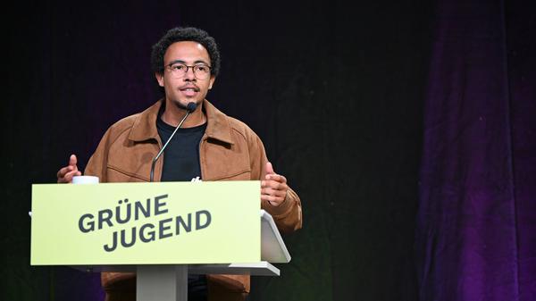 Nur gut drei Viertel der Mitglieder stimmten mit Ja: Luis Bobga bei seiner Bewerbungsrede vor dem Bundeskongress der Grünen Jugend.