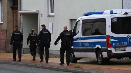 Die Polizei führt Befragungen in der Nachbarschaft des vermissten Jungen durch.