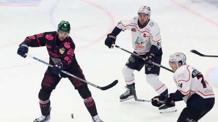 Marcel Noebels (l.) war zum ersten Mal seit dem zweiten Spieltag wieder dabei.