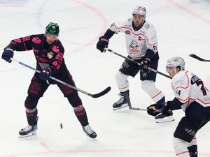 Marcel Noebels (l.) war zum ersten Mal seit dem zweiten Spieltag wieder dabei.