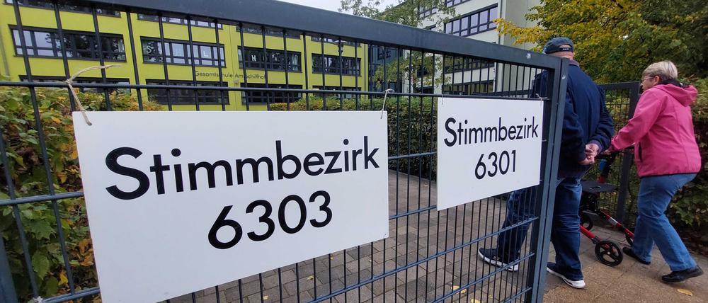 Mäßiger Andrang am Sonntagvormittag in der Gesamtschule Am Schilfhof.