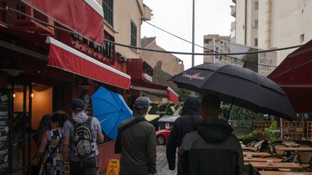 Auch Touristen bekamen das schlechte Wetter zu spüren.