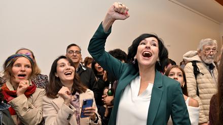 Noosha Aubel (parteilos) wird neue Oberbürgermeisterin von Potsdam. Sie siegte am Sonntag klar gegen SPD-Bewerber Severin Fischer. 