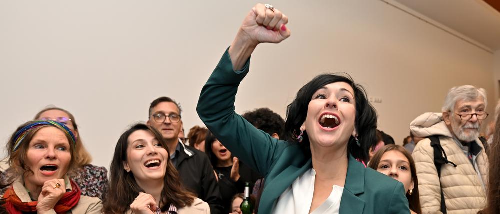 Noosha Aubel (parteilos) wird neue Oberbürgermeisterin von Potsdam. Sie siegte am Sonntag klar gegen SPD-Bewerber Severin Fischer. 